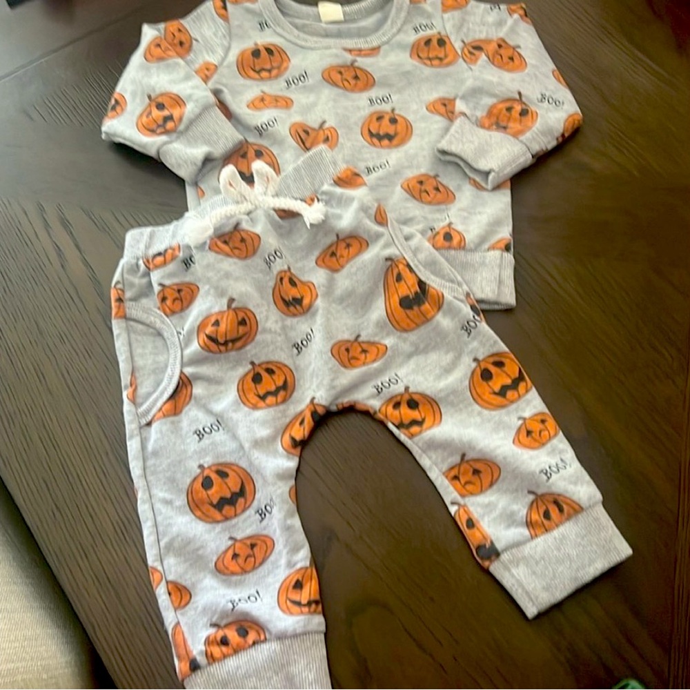 (#4) 15 pieces Baby items multiple clothing pieces. Size 9-12 months.